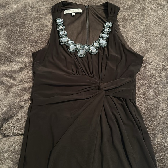 Anne Klein Black Sleeveless Sheath Cocktail Dress with Jeweled Neckline - Picture 7 of 9